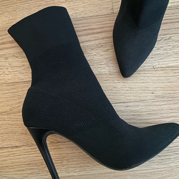 Steve Madden Discreet Boot in Black - Picture 5 of 5